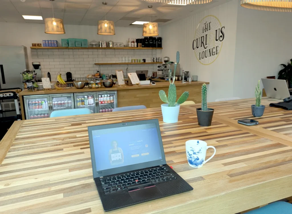 The Curious Lounge - Disturb me table